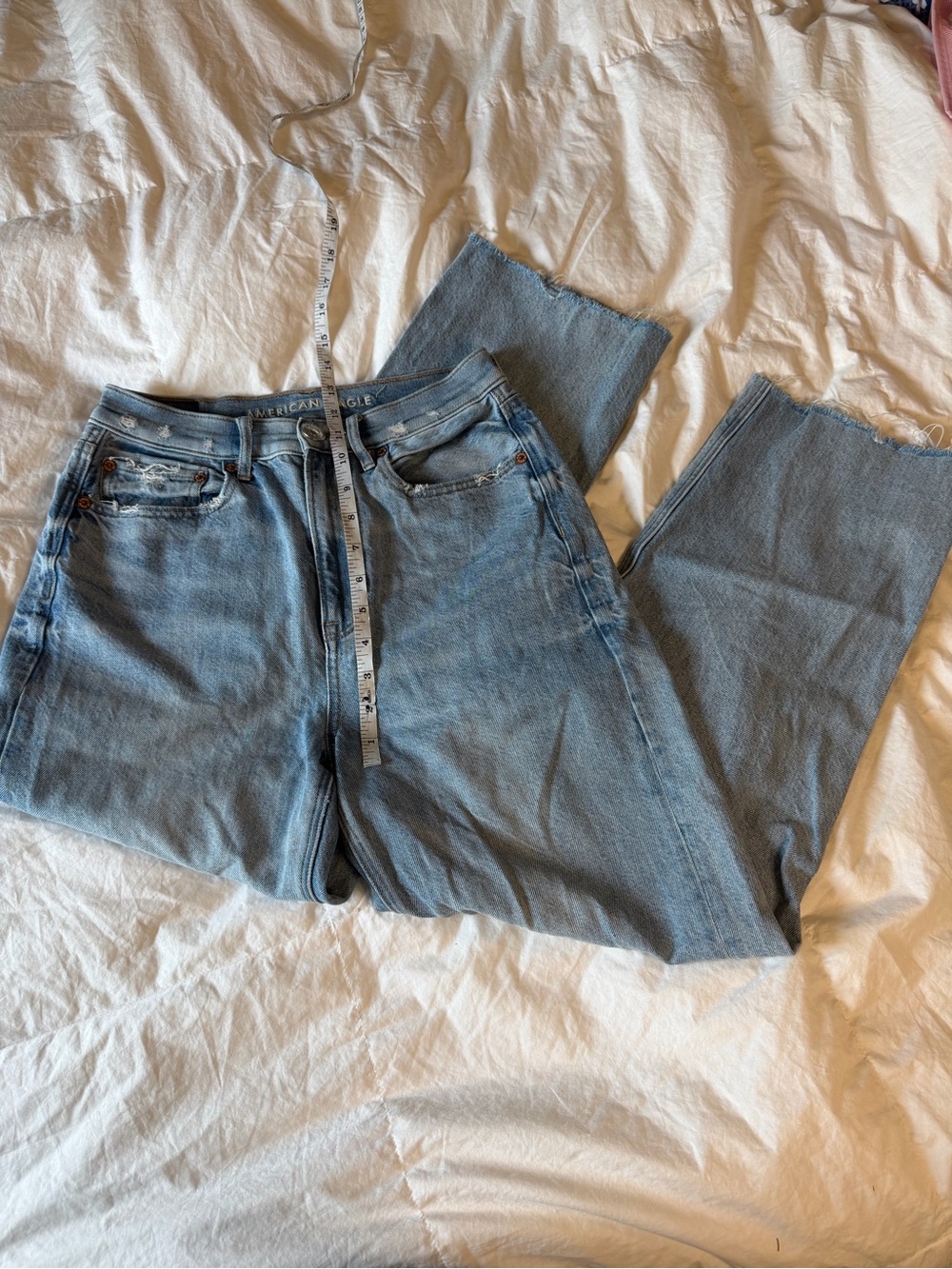 American Eagle Outfitters Light Blue High-Rise Straight cut off Jeans